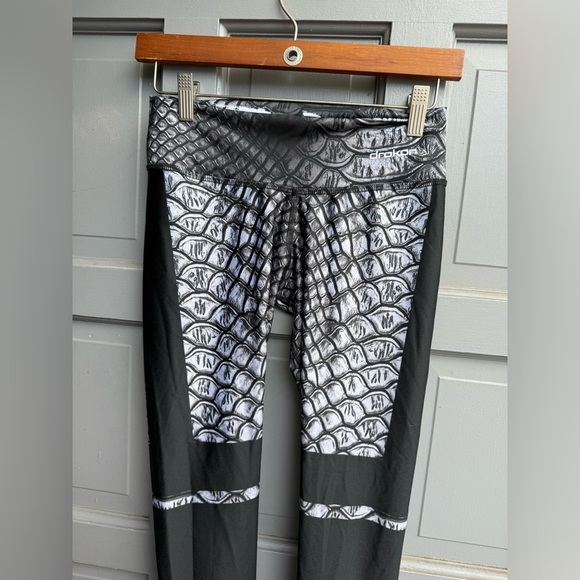 Drakon Cacoon workout high waisted grey/black leggings one size cool‎ Fit - Picture 4 of 9